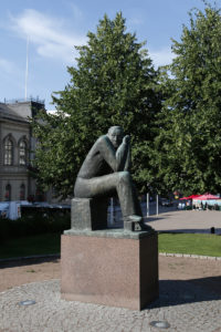 Mikko Hovi, Larin-Kyösti, 1961-62, pronssi, kuva Reima Määttänen, Hämeenlinnan taidemuseo