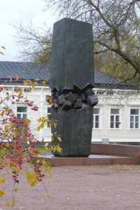 Aimo Tukiainen, Summan taistelun muistomerkki, 1964, pronssi, kuva Reima Määttänen, Hämeenlinnan taidemuseo